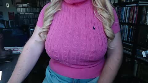 Snapshot of aspen_vale chatting on October 2025 07:12:01 PM Aspen Vale online show from October 2025 07:12:01 PM