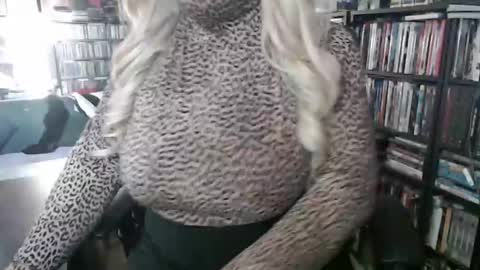 Snapshot of aspen_vale chatting on October 2025 09:34:02 PM Aspen Vale online show from October 2025 09:34:02 PM