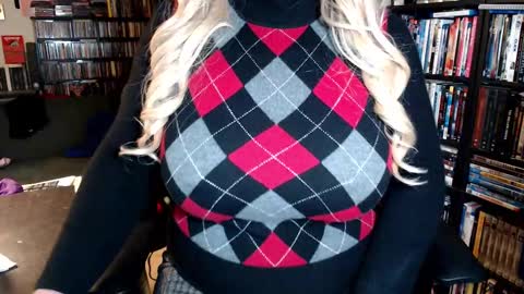 Snapshot of aspen_vale chatting on November 2025 10:20:02 PM Aspen Vale online show from November 2025 10:20:02 PM