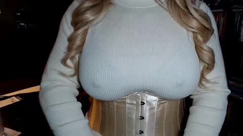 Snapshot of aspen_vale chatting on November 2025 05:18:01 AM Aspen Vale online show from November 2025 05:18:01 AM