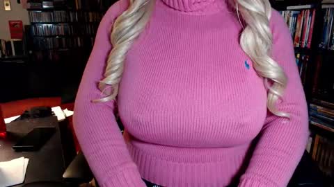 Snapshot of aspen_vale chatting on December 2025 10:14:01 PM Aspen Vale online show from December 2025 10:14:01 PM