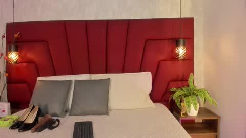 instagramsoofiaa giraldo online show from December 2025 07:31:01 PM