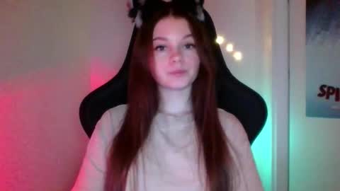 astradream_ online show from November 2025 09:48:02 PM