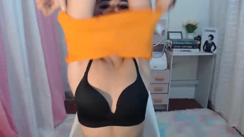 Snapshot of astraea_xxx chatting on January 2025 04:52:01 PM Anna online show from January 2025 04:52:01 PM