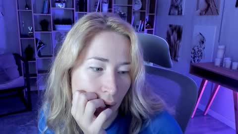 astramonroe online show from September 2025 02:14:01 AM