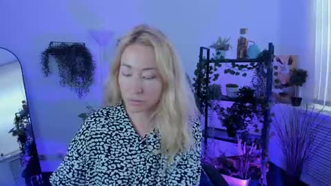 astramonroe online show from June 2026 10:04:01 AM