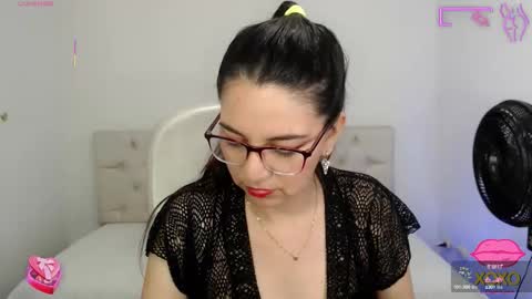 Snapshot of astrolover_ chatting on October 2025 03:39:02 AM camila online show from October 2025 03:39:02 AM