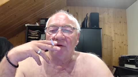 Snapshot of asusandy chatting on April 2026 11:09:02 PM asusandy online show from April 2026 11:09:02 PM