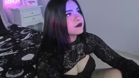 Snapshot of atena_hill chatting on December 2025 07:32:01 PM Athena online show from December 2025 07:32:01 PM