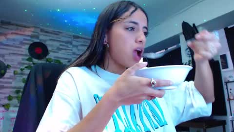 Snapshot of ateneasairce chatting on January 2025 02:06:01 PM Atenea online show from January 2025 02:06:01 PM