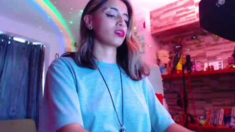 Snapshot of ateneasairce chatting on February 2025 08:53:01 PM Atenea online show from February 2025 08:53:01 PM