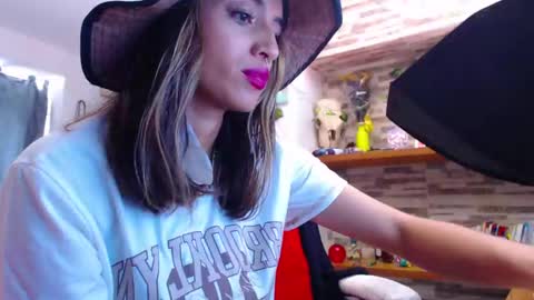 Snapshot of ateneasairce chatting on February 2025 03:26:02 PM Atenea online show from February 2025 03:26:02 PM