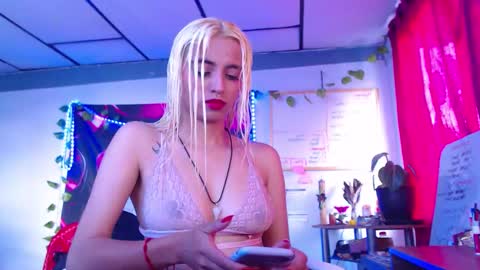 Snapshot of ateneasairce chatting on December 2025 02:33:01 PM Atenea online show from December 2025 02:33:01 PM