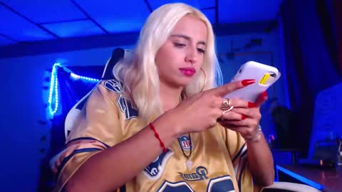 Snapshot of ateneasairce chatting on December 2025 12:27:02 AM Atenea online show from December 2025 12:27:02 AM