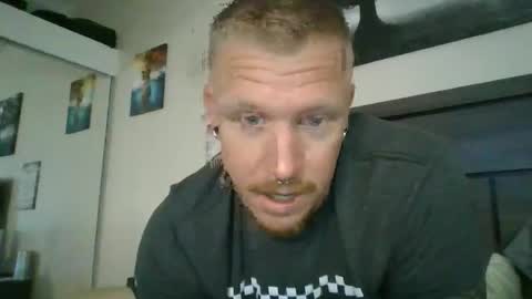AthleticWhiteboy777 online show from May 2026 04:33:02 PM