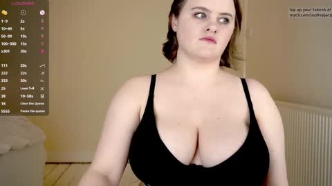 Audrey Jacq online show from December 2025 04:46:01 PM