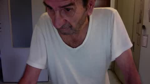 auguste061400 online show from November 2025 09:42:02 AM