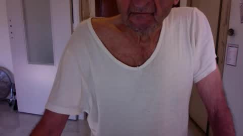 auguste061400 online show from November 2025 09:23:01 AM