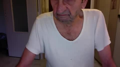 auguste061400 online show from December 2025 09:14:02 AM