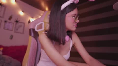 aura_rouss online show from October 2025 12:12:02 AM