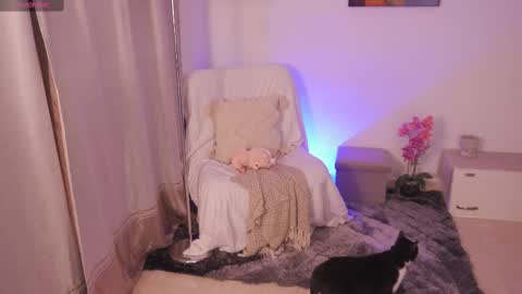 Snapshot of aura_sensual chatting on October 2025 11:44:02 PM . online show from October 2025 11:44:02 PM