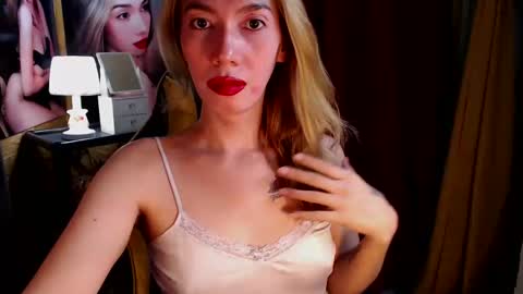 Snapshot of aurakharisma_xx chatting on December 2024 05:57:02 AM Miss awra online show from December 2024 05:57:02 AM