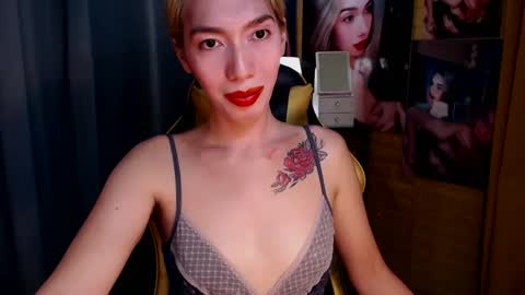 Snapshot of aurakharisma_xx chatting on February 2025 05:29:01 AM Miss awra online show from February 2025 05:29:01 AM