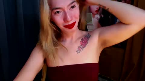 Snapshot of aurakharisma_xx chatting on February 2025 04:39:02 AM Miss awra online show from February 2025 04:39:02 AM