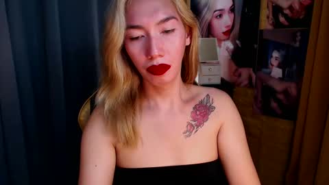 Snapshot of aurakharisma_xx chatting on March 2025 07:49:02 AM Miss awra online show from March 2025 07:49:02 AM