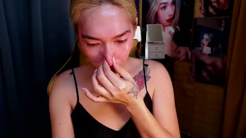 Snapshot of aurakharisma_xx chatting on March 2025 04:52:02 AM Miss awra online show from March 2025 04:52:02 AM