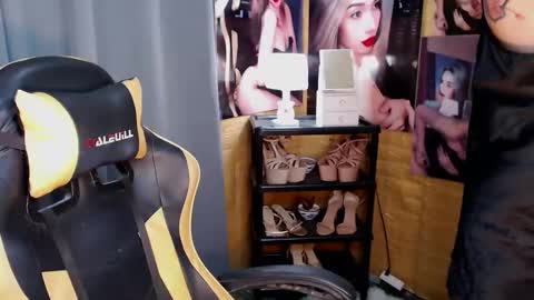 Snapshot of aurakharisma_xx chatting on March 2025 05:22:02 AM Miss awra online show from March 2025 05:22:02 AM