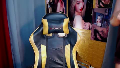 Snapshot of aurakharisma_xx chatting on September 2025 06:19:02 AM Miss awra online show from September 2025 06:19:02 AM