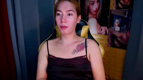 Snapshot of aurakharisma_xx chatting on October 2025 05:52:02 AM Miss awra online show from October 2025 05:52:02 AM