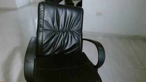 Snapshot of aureliv1 chatting on June 2026 10:44:01 PM Aureliano online show from June 2026 10:44:01 PM