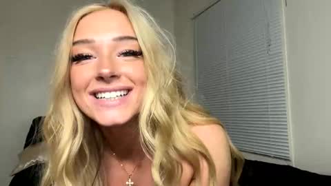 auriamist online show from May 2026 05:25:01 AM