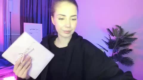 Snapshot of aurora_glow_21 chatting on February 2026 04:32:01 AM Aurora online show from February 2026 04:32:01 AM