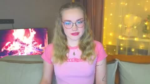 Snapshot of aurora_golden chatting on December 2024 03:37:01 PM Kate online show from December 2024 03:37:01 PM