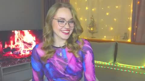 Snapshot of aurora_golden chatting on January 2025 07:02:02 PM Kate online show from January 2025 07:02:02 PM