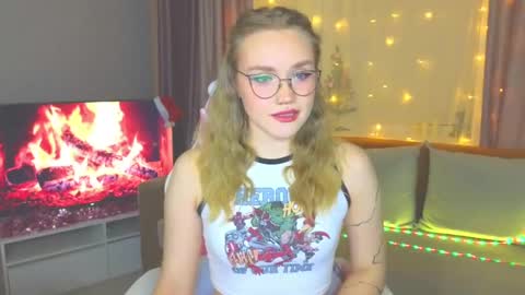 Snapshot of aurora_golden chatting on January 2025 04:13:01 PM Kate online show from January 2025 04:13:01 PM