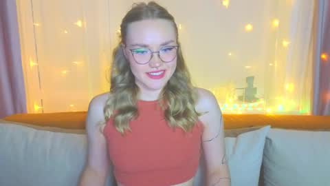 Snapshot of aurora_golden chatting on February 2025 07:04:01 PM Kate online show from February 2025 07:04:01 PM