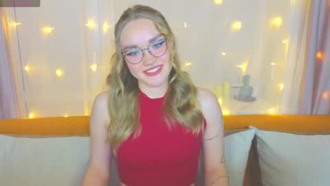 Snapshot of aurora_golden chatting on February 2025 07:35:02 PM Kate online show from February 2025 07:35:02 PM