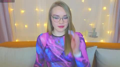 Snapshot of aurora_golden chatting on March 2025 07:21:02 PM Kate online show from March 2025 07:21:02 PM