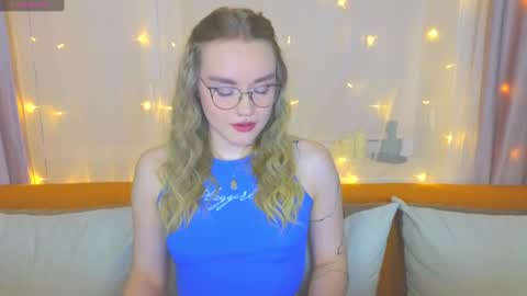 Snapshot of aurora_golden chatting on March 2025 07:16:02 PM Kate online show from March 2025 07:16:02 PM