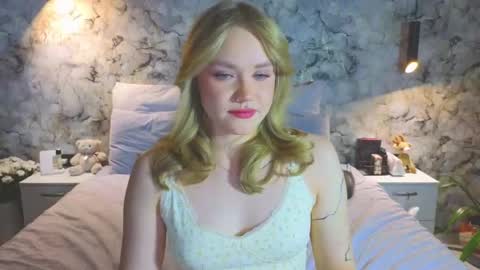 Snapshot of aurora_golden chatting on November 2025 05:23:01 PM Kate online show from November 2025 05:23:01 PM