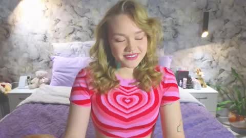 Snapshot of aurora_golden chatting on November 2025 04:40:01 PM Kate online show from November 2025 04:40:01 PM