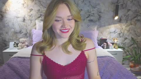 Snapshot of aurora_golden chatting on November 2025 05:01:02 PM Kate online show from November 2025 05:01:02 PM