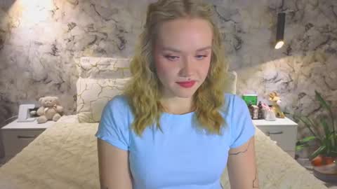 Snapshot of aurora_golden chatting on November 2025 05:05:02 PM Kate online show from November 2025 05:05:02 PM