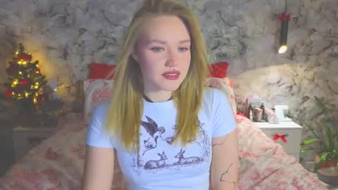 Snapshot of aurora_golden chatting on December 2025 04:56:01 PM Kate online show from December 2025 04:56:01 PM