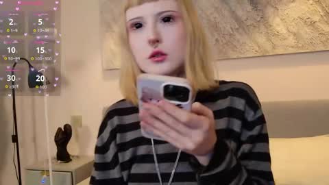Snapshot of aurora_radiance chatting on May 2026 08:31:01 AM Serena online show from May 2026 08:31:01 AM