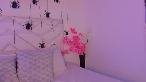 Snapshot of aurora_sweet2 chatting on October 2025 06:17:01 PM Madison online show from October 2025 06:17:01 PM